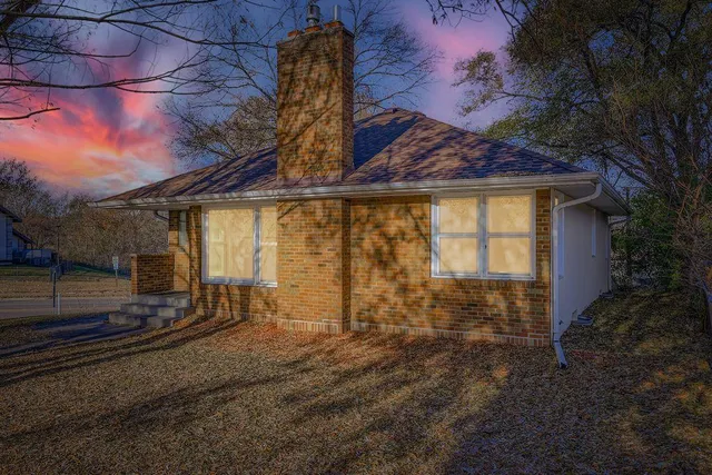 $270,000 | 2293 7th Avenue East, North St. Paul, MN 55109