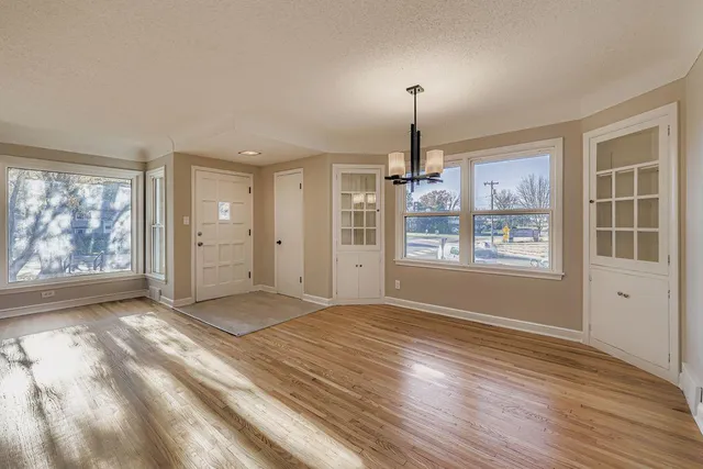 $270,000 | 2293 7th Avenue East, North St. Paul, MN 55109