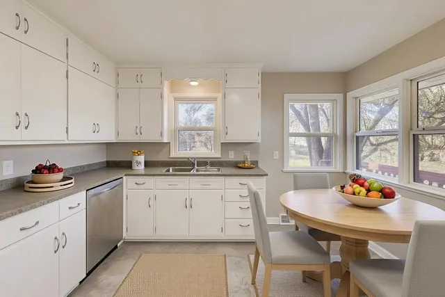 $270,000 | 2293 7th Avenue East, North St. Paul, MN 55109