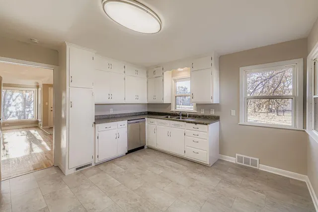 $270,000 | 2293 7th Avenue East, North St. Paul, MN 55109