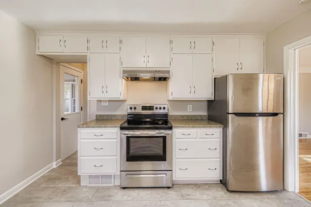 $270,000 | 2293 7th Avenue East, North St. Paul, MN 55109