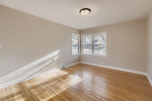 $270,000 | 2293 7th Avenue East, North St. Paul, MN 55109