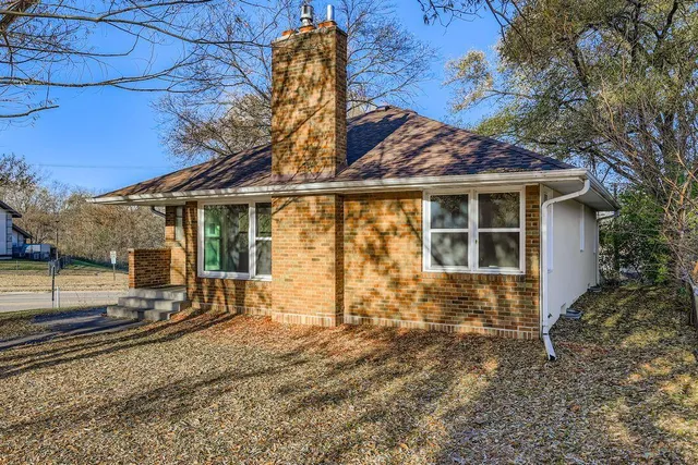 $270,000 | 2293 7th Avenue East, North St. Paul, MN 55109