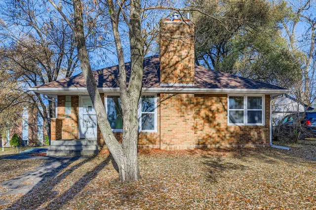 $270,000 | 2293 7th Avenue East, North St. Paul, MN 55109