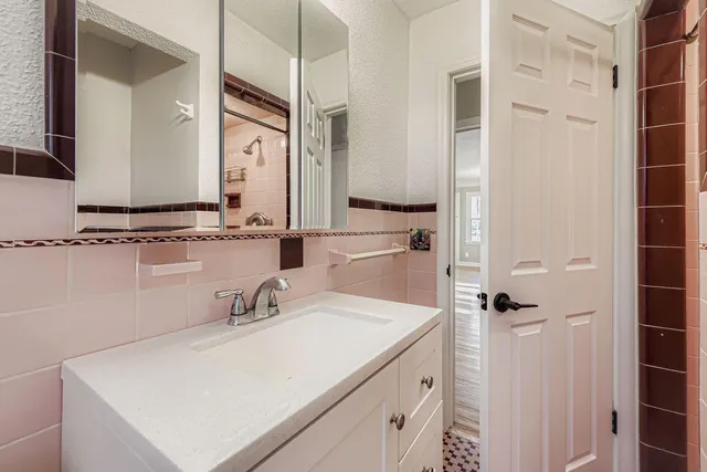 $270,000 | 2293 7th Avenue East, North St. Paul, MN 55109