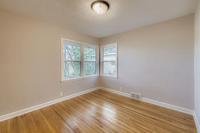 $270,000 | 2293 7th Avenue East, North St. Paul, MN 55109