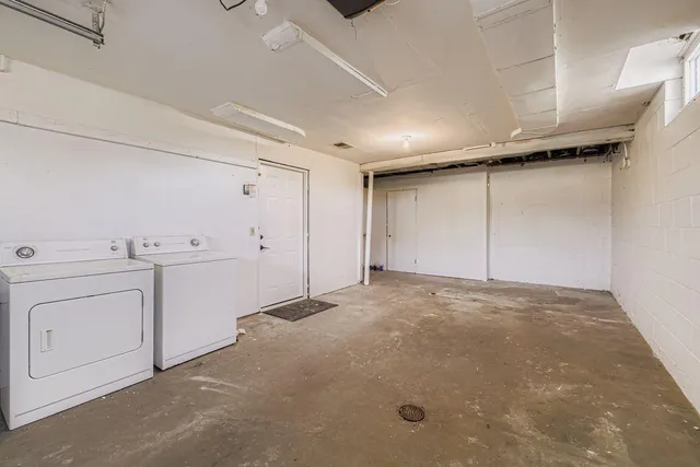 $270,000 | 2293 7th Avenue East, North St. Paul, MN 55109