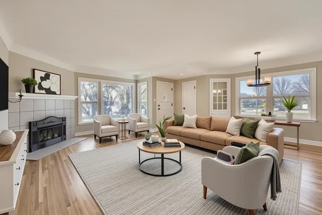 $270,000 | 2293 7th Avenue East, North St. Paul, MN 55109