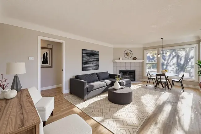 $270,000 | 2293 7th Avenue East, North St. Paul, MN 55109