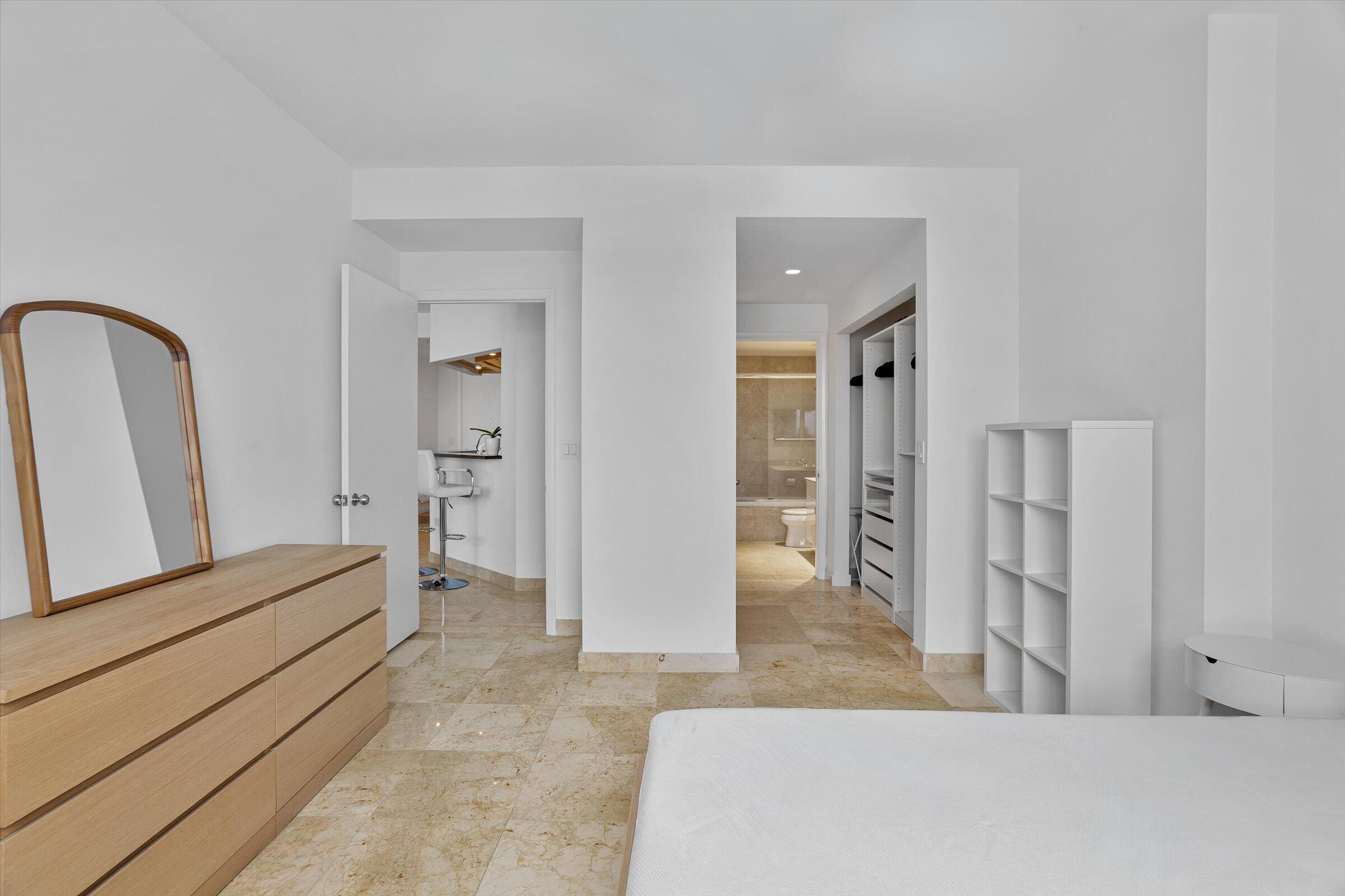 801 Brickell Key Boulevard, Unit 2805 Miami, FL 33131 - Photo 19 of 42 a view of living room and front door