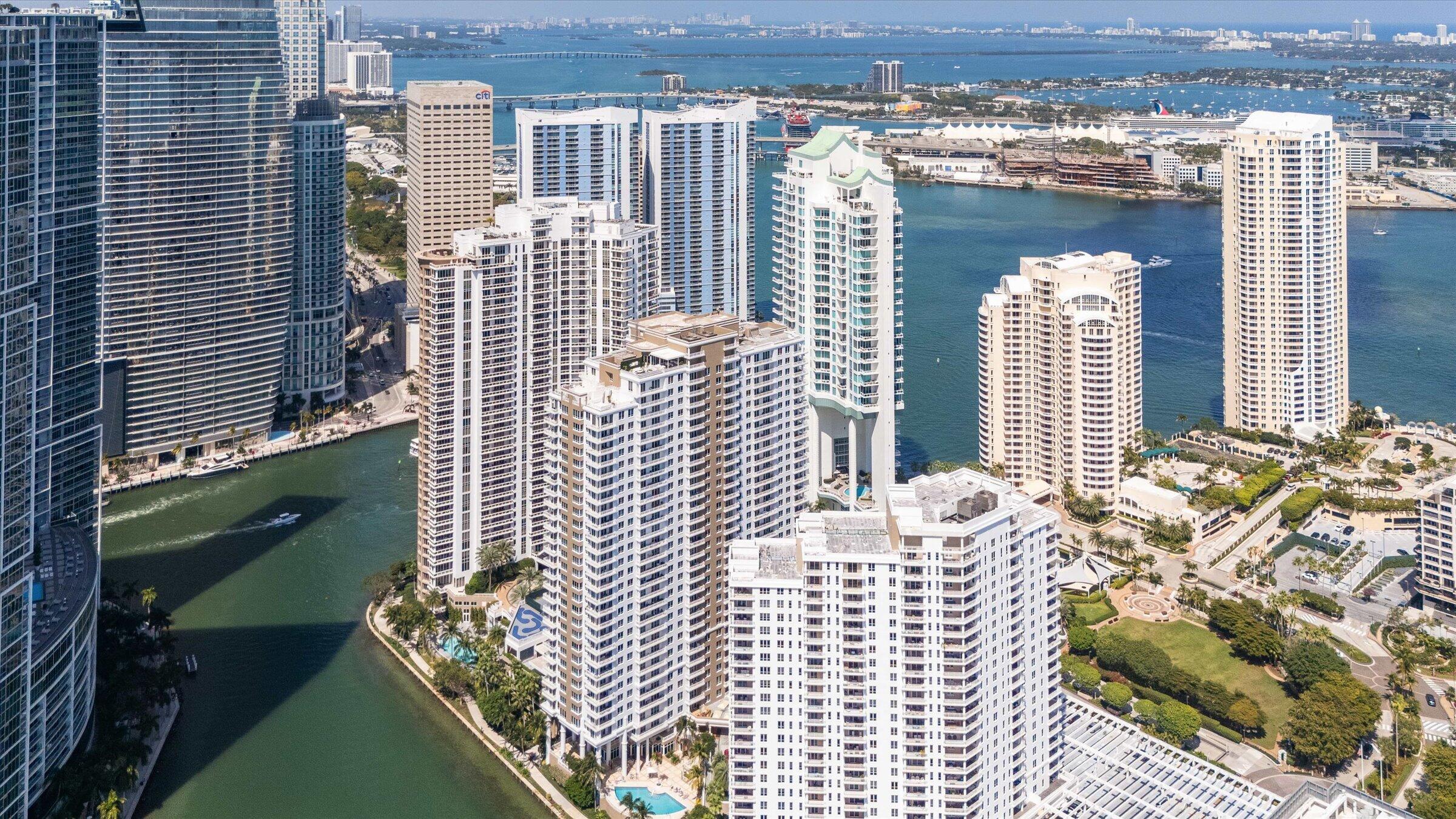801 Brickell Key Boulevard, Unit 2805 Miami, FL 33131 - Photo 38 of 42 a view of balcony with a potted plant