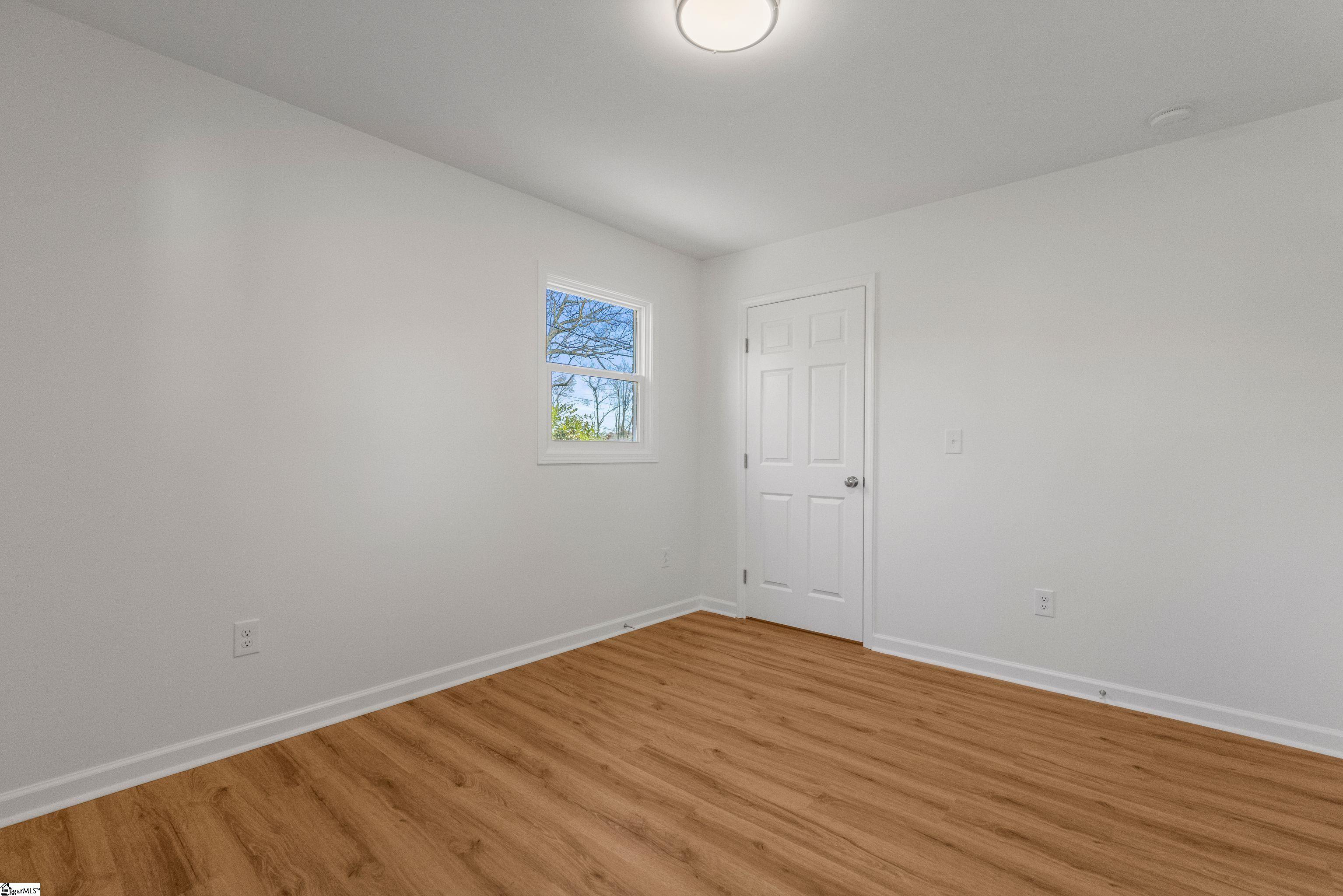 805 East Florida Street Clinton, SC 29325 - Photo 12 of 42