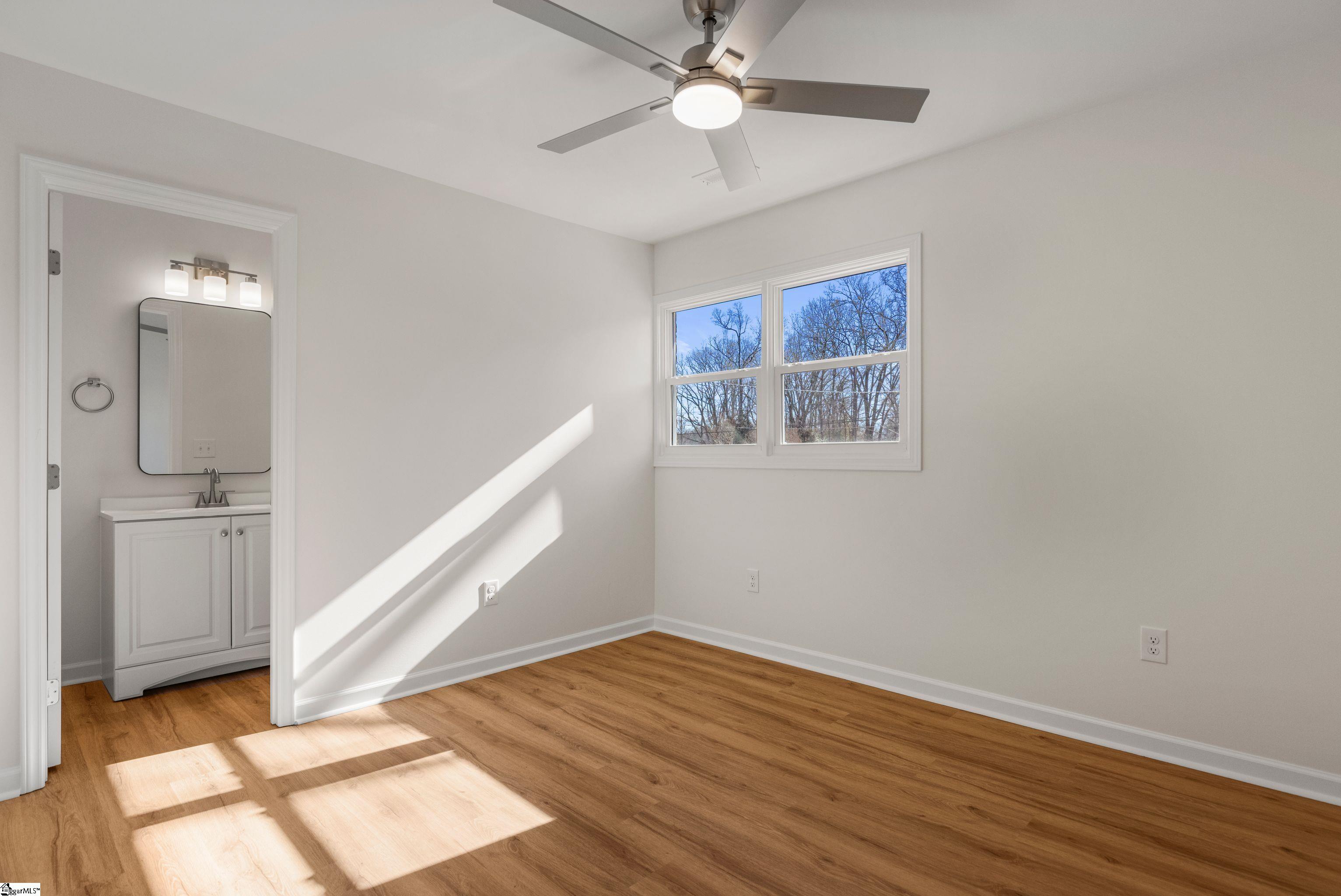 805 East Florida Street Clinton, SC 29325 - Photo 16 of 42