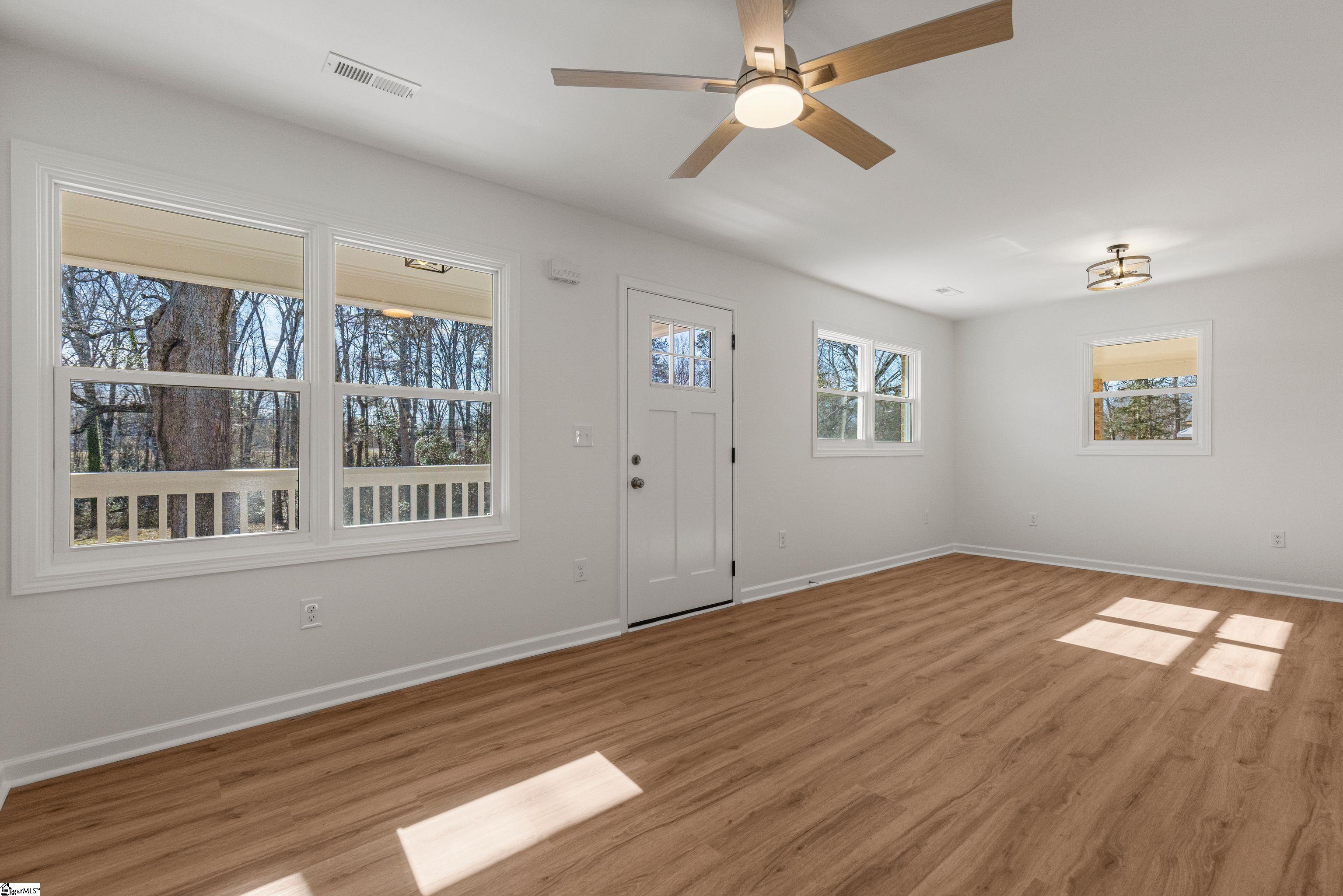 805 East Florida Street Clinton, SC 29325 - Photo 2 of 42