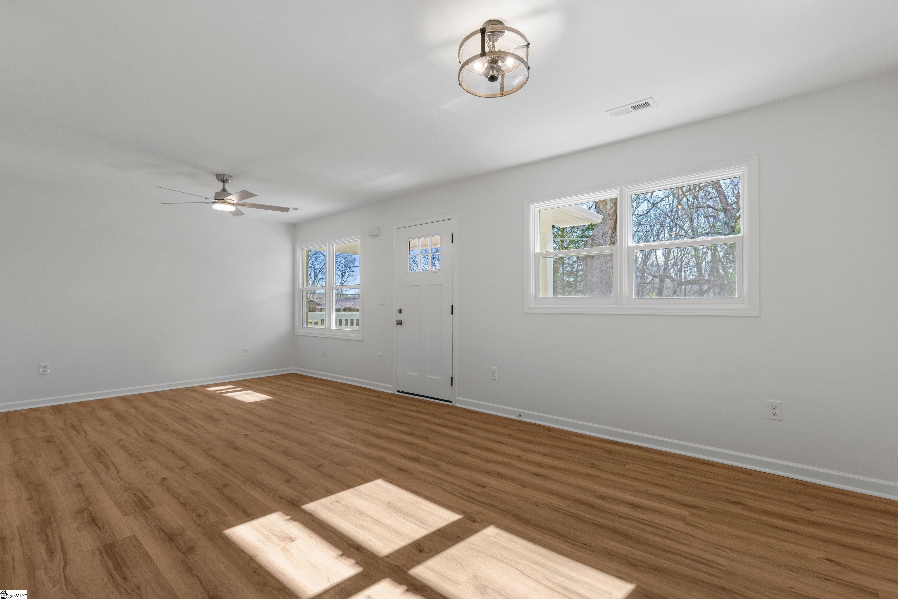 805 East Florida Street Clinton, SC 29325 - Photo 23 of 42