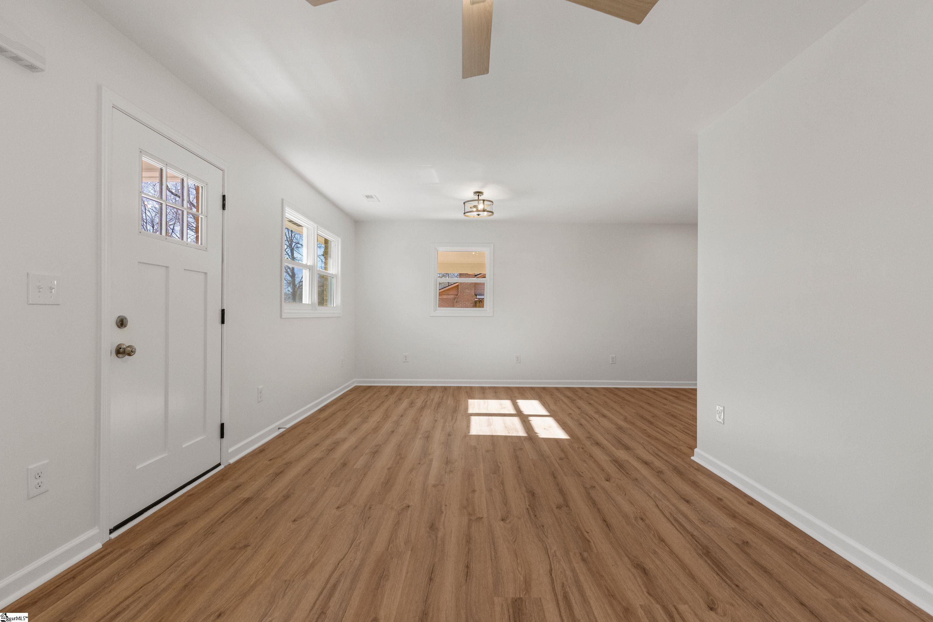 805 East Florida Street Clinton, SC 29325 - Photo 3 of 42