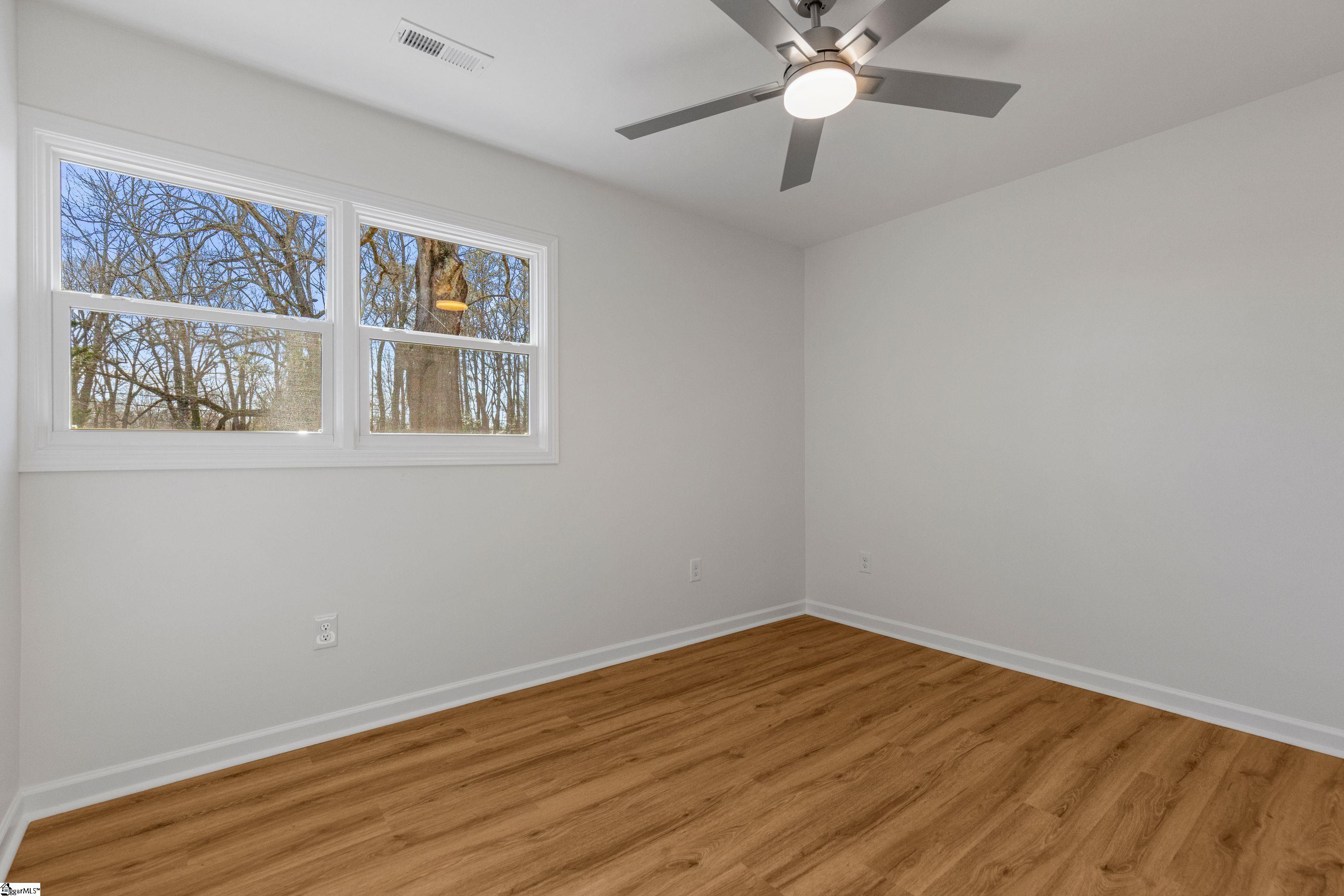 805 East Florida Street Clinton, SC 29325 - Photo 31 of 42