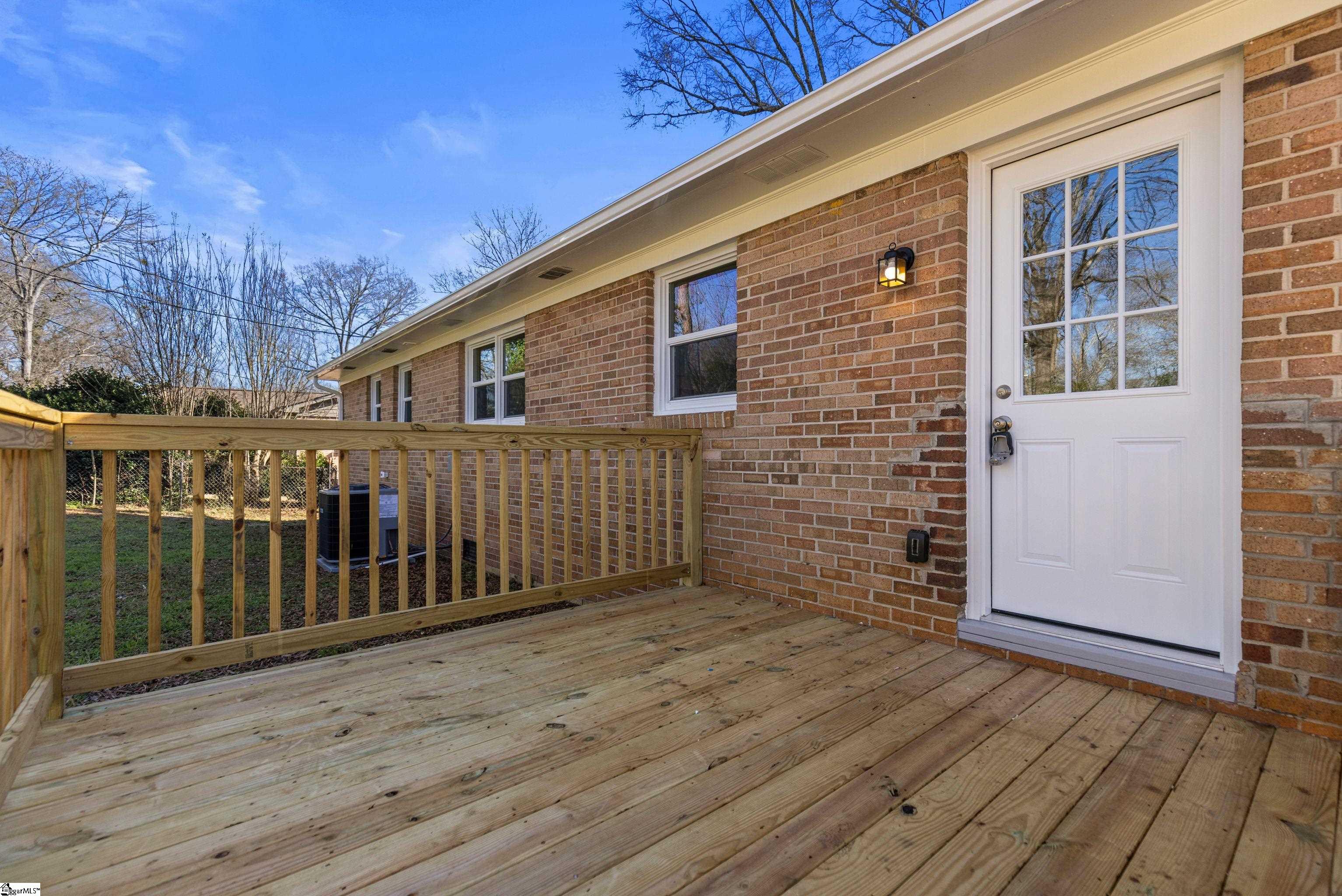 805 East Florida Street Clinton, SC 29325 - Photo 32 of 42