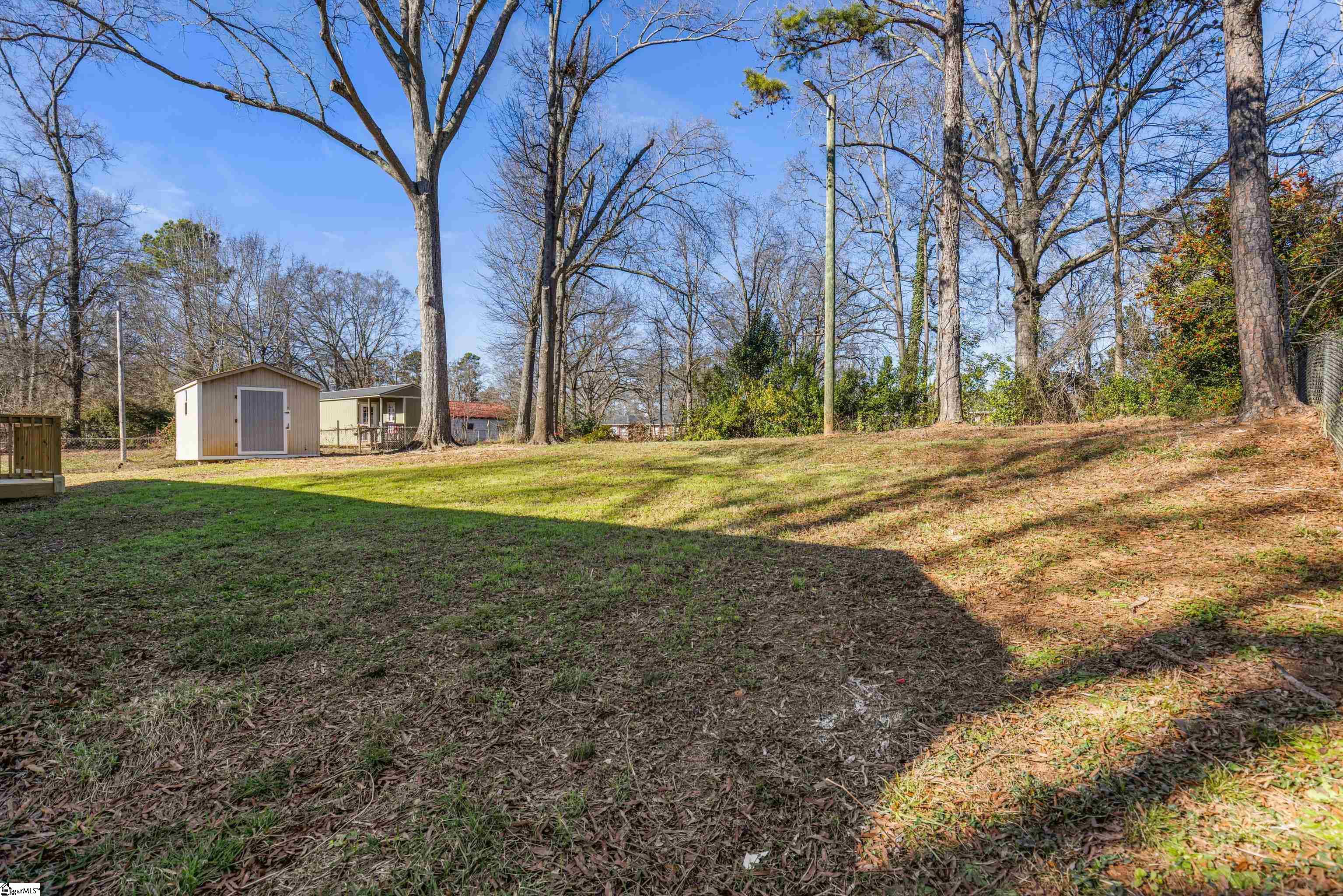 805 East Florida Street Clinton, SC 29325 - Photo 34 of 42