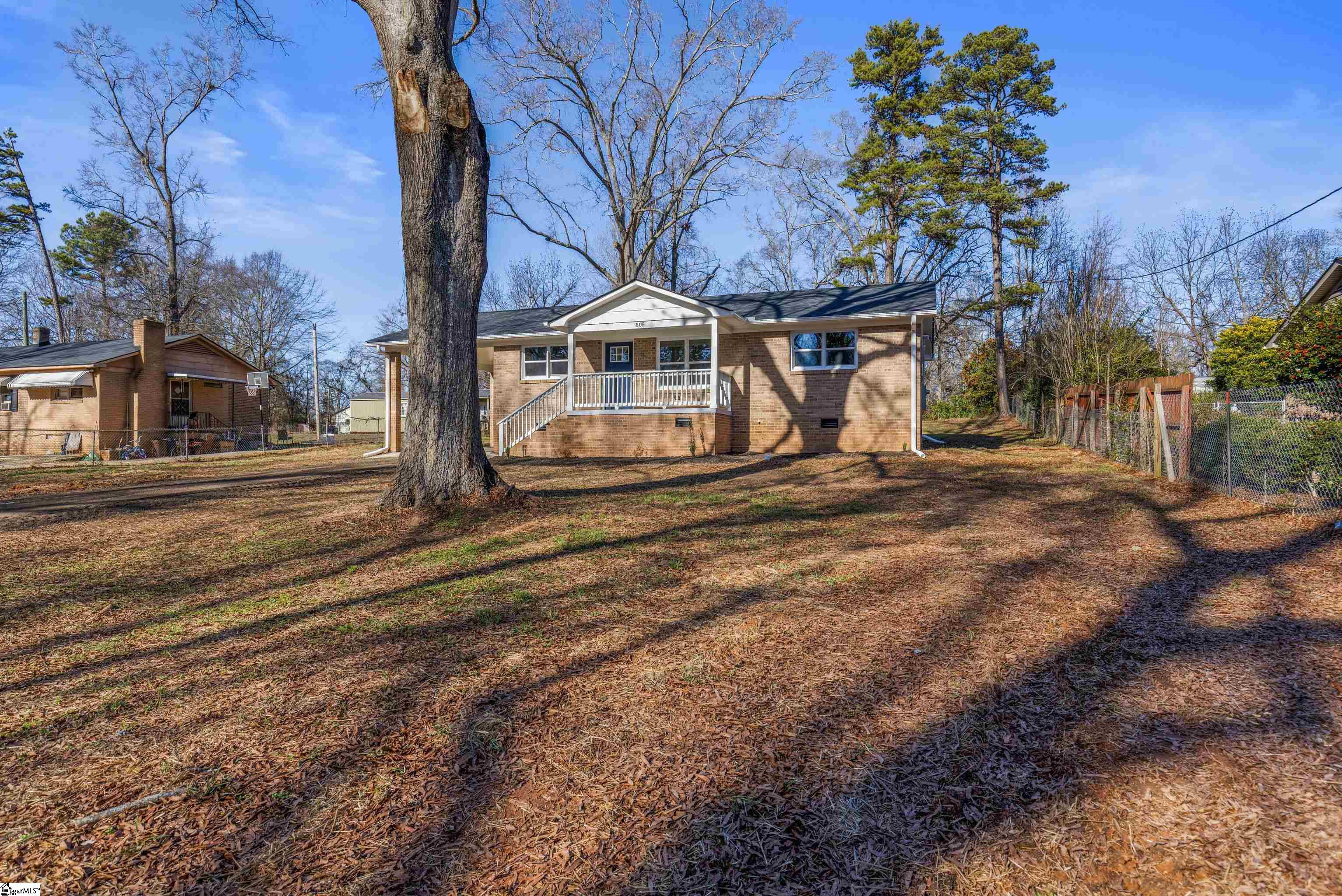 805 East Florida Street Clinton, SC 29325 - Photo 37 of 42