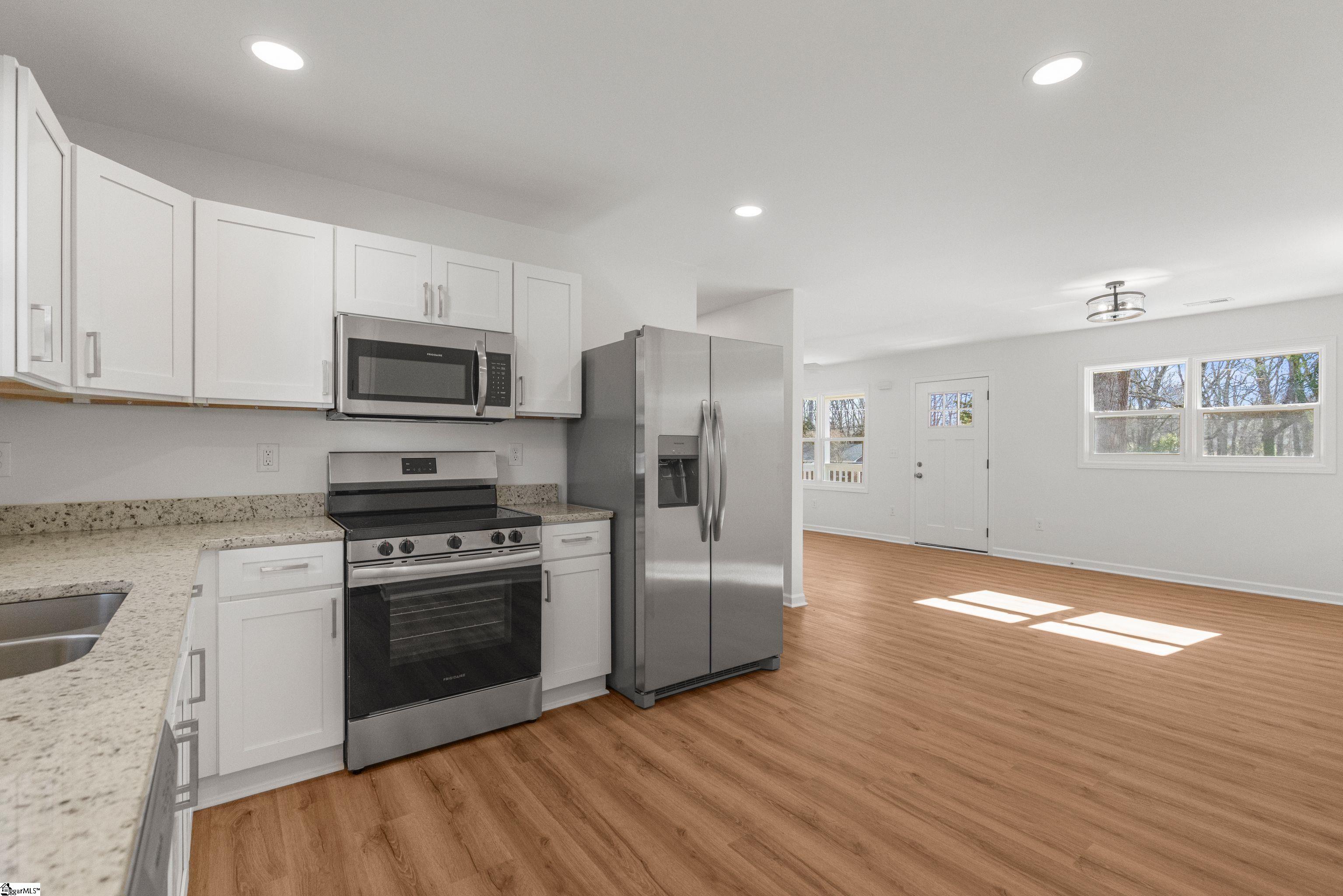 805 East Florida Street Clinton, SC 29325 - Photo 5 of 42