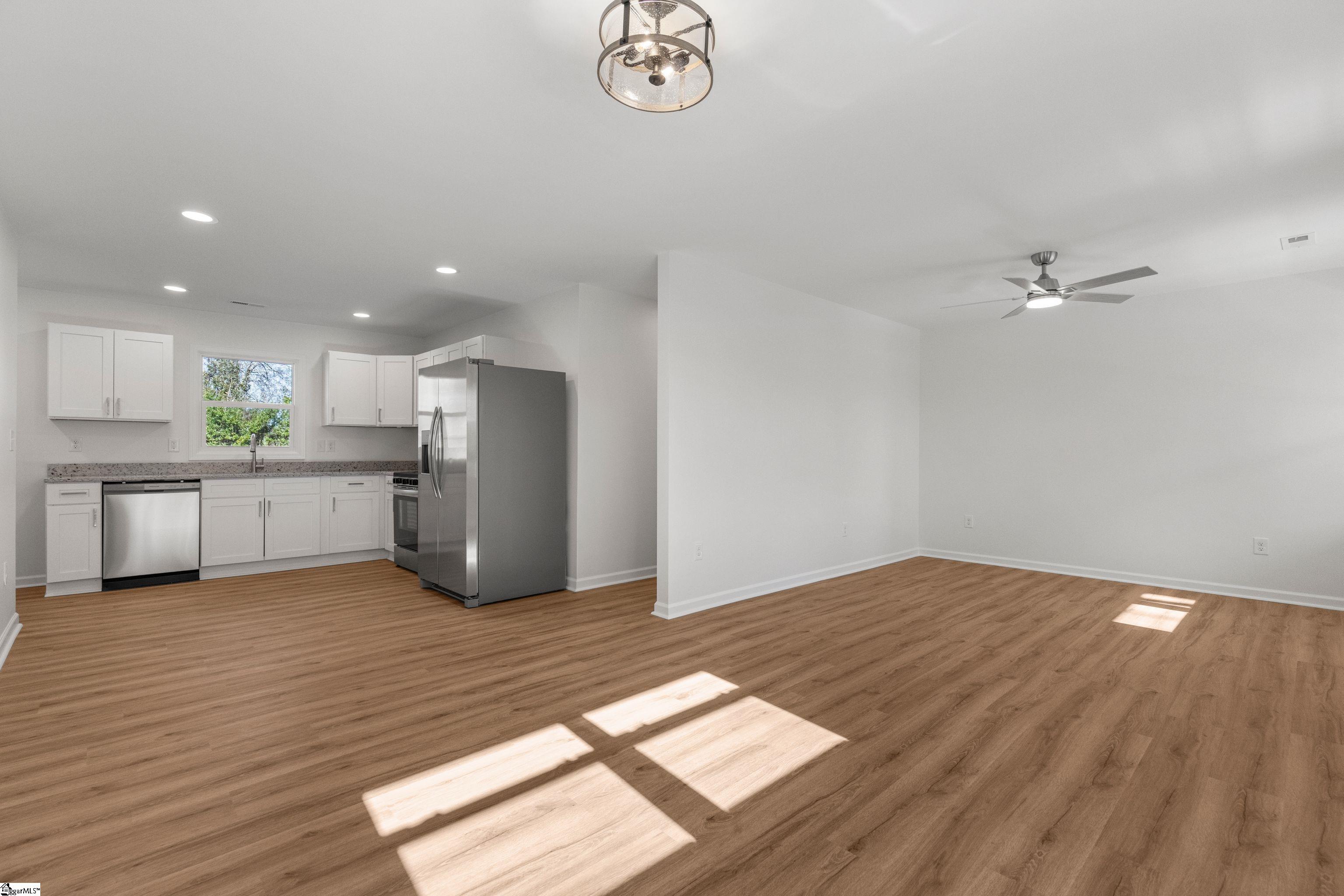 805 East Florida Street Clinton, SC 29325 - Photo 6 of 42