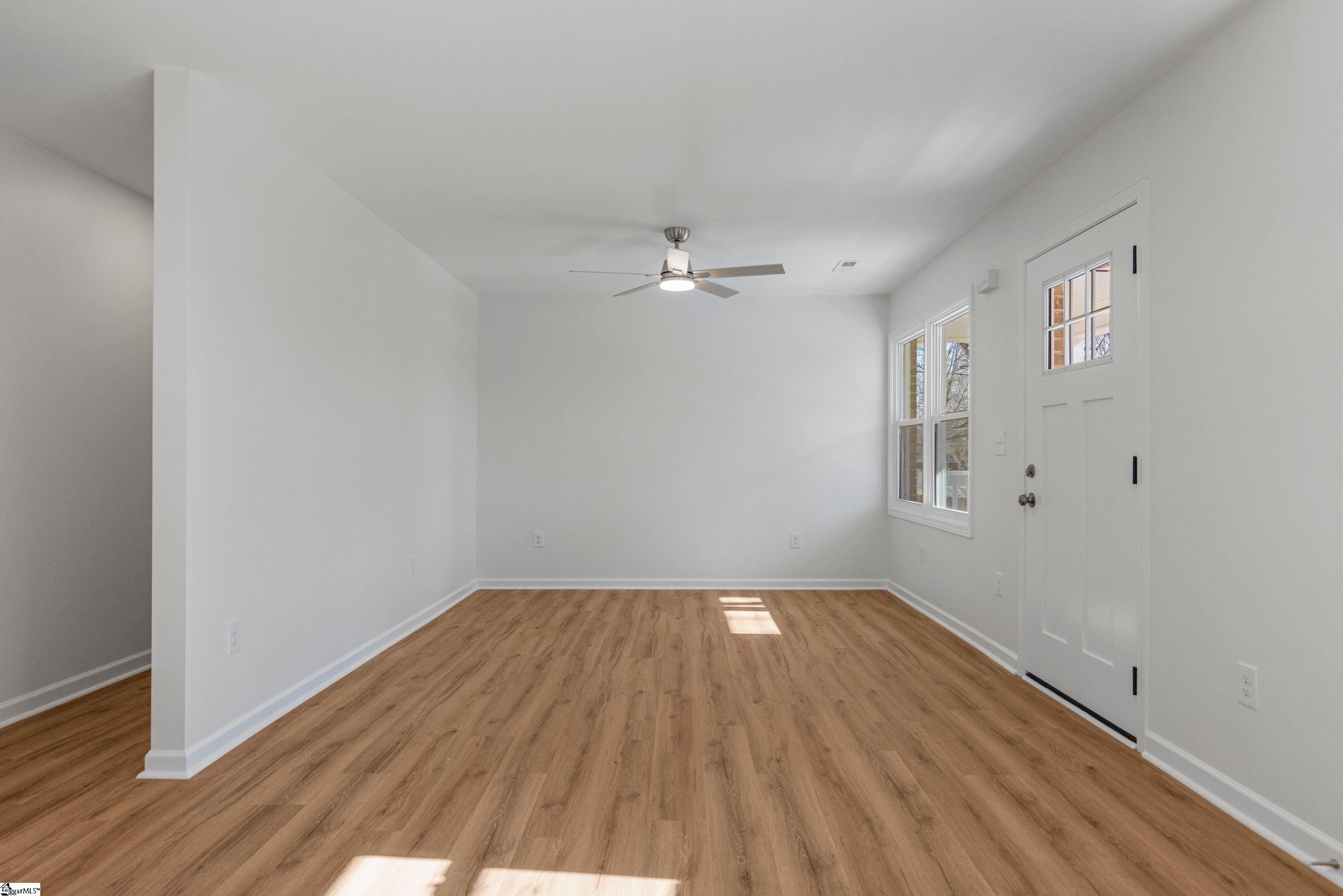 805 East Florida Street Clinton, SC 29325 - Photo 7 of 42