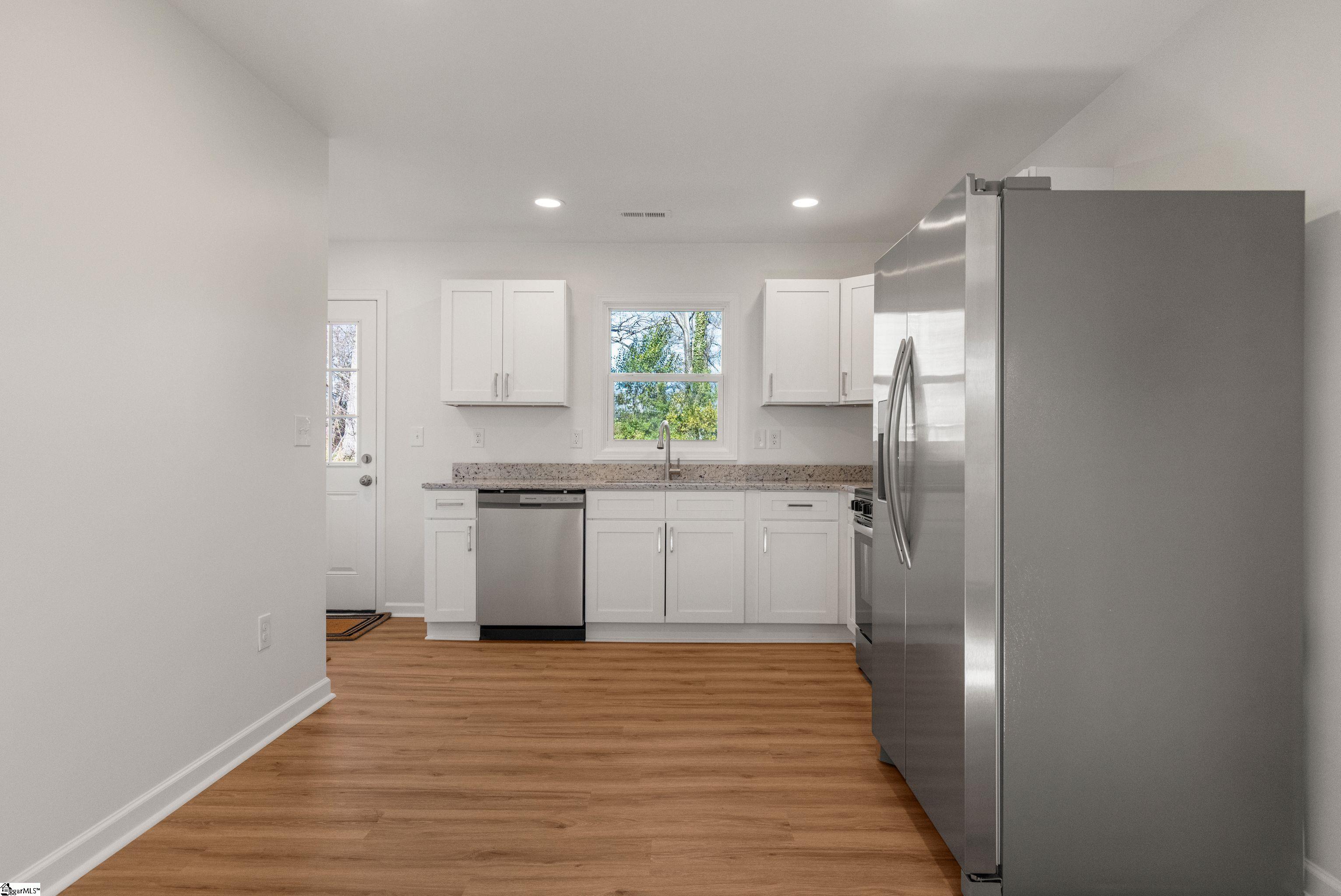 805 East Florida Street Clinton, SC 29325 - Photo 10 of 42