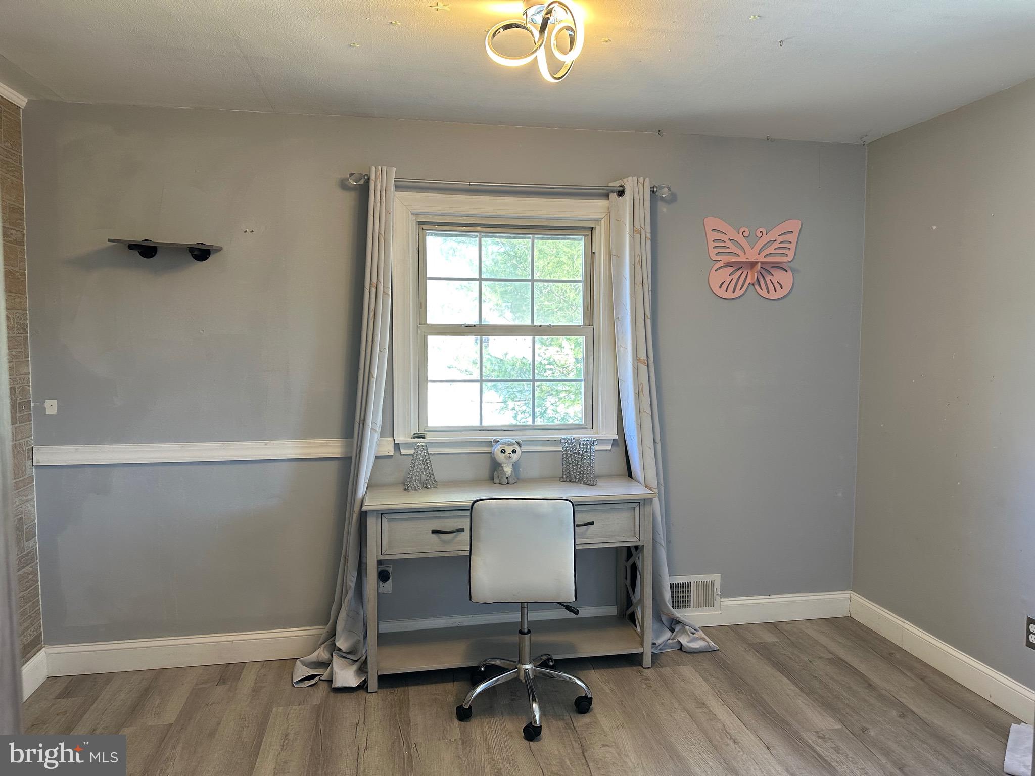 28 Cold Spring Road Hamilton, NJ 08619 - Photo 28 of 34 a workspace with a window
