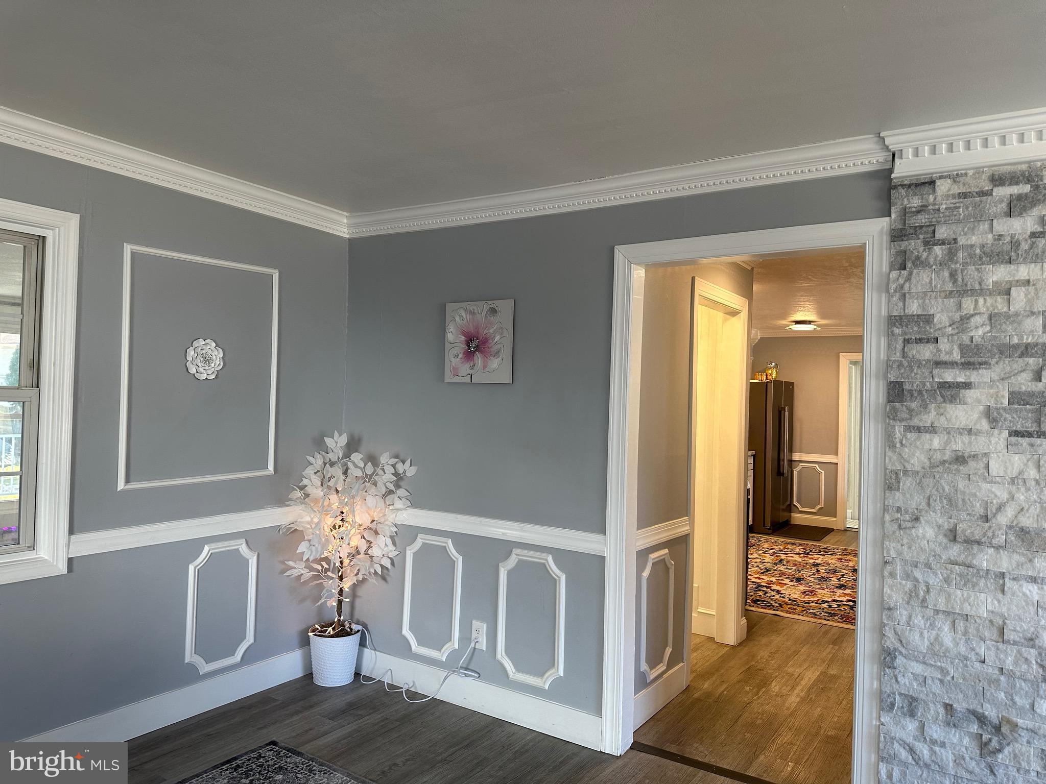 28 Cold Spring Road Hamilton, NJ 08619 - Photo 5 of 34 a living room with furniture and a window