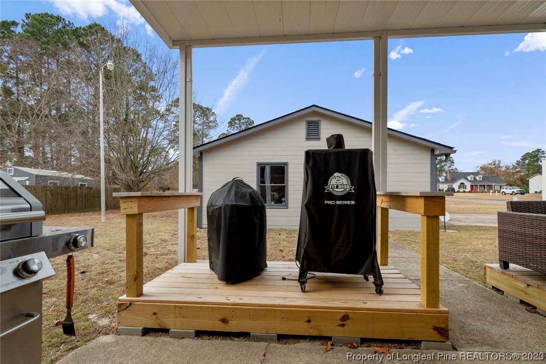 5843 Labonte Drive Hope Mills, NC 28348 - Photo 41 of 43 a front view of a house with a garden