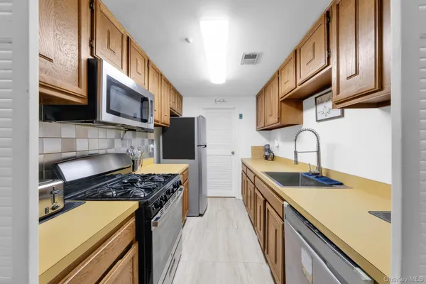 $420,000 | 15 Birchwood Road, Medford, NY 11763