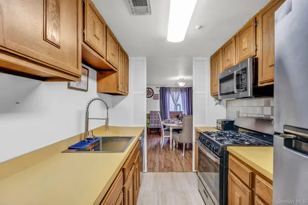 $420,000 | 15 Birchwood Road, Medford, NY 11763