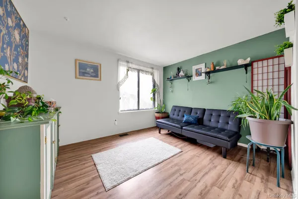 $420,000 | 15 Birchwood Road, Medford, NY 11763