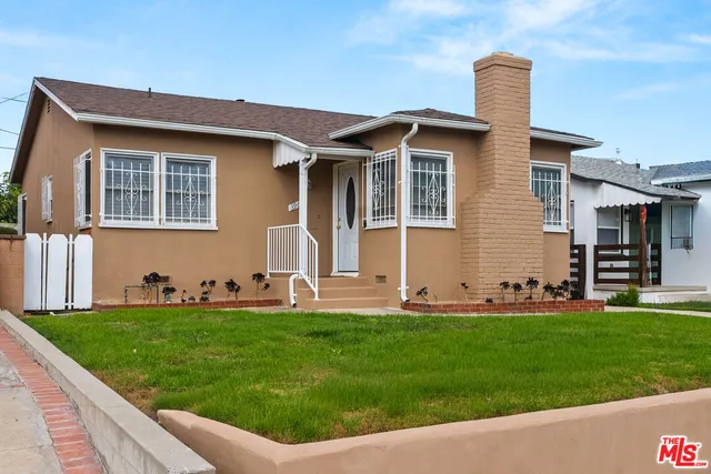 a front view of house with yard