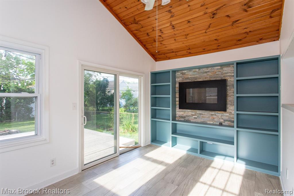 2182 Cambridge Road Berkley, MI 48072 - Photo 13 of 45