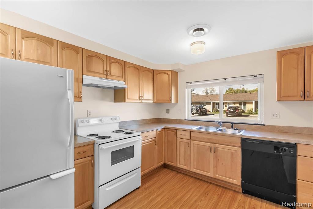 308 North Rochester Road, Unit 16 Clawson, MI 48017 - Photo 6 of 23