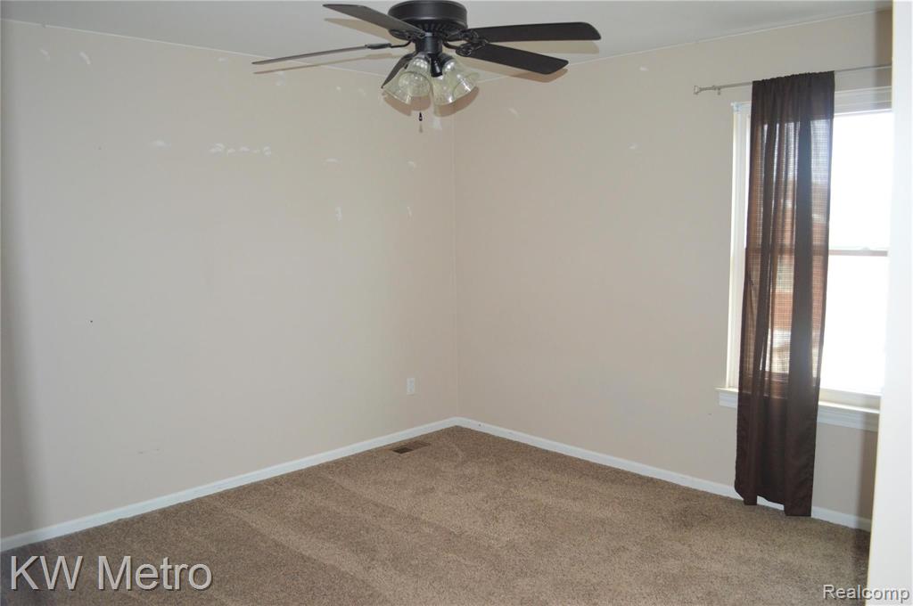 26827 Antique Road Woodhaven, MI 48183 - Photo 17 of 26
