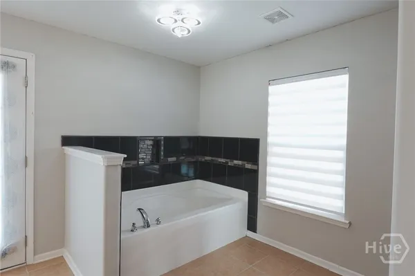 $2,800 | 25 Litchfield Drive, Savannah, GA 31419