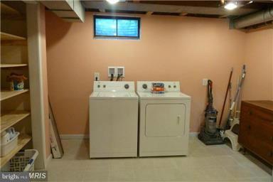 11809 Patrick Road Hagerstown, MD 21742 - Photo 17 of 19 Laundry Room