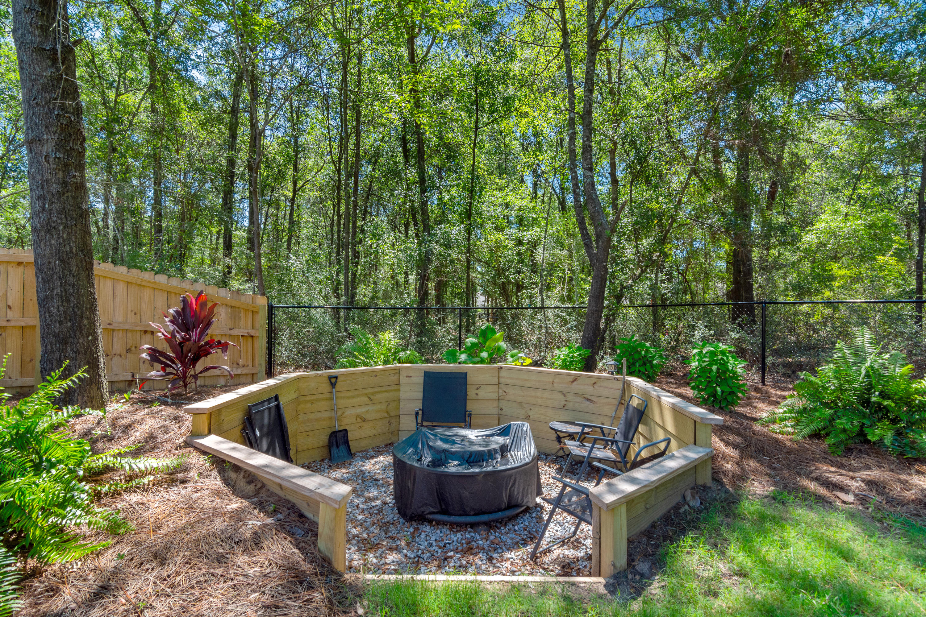 6076 Carina Road Crestview, FL 32539 - Photo 36 of 38 a view of a backyard with sitting area
