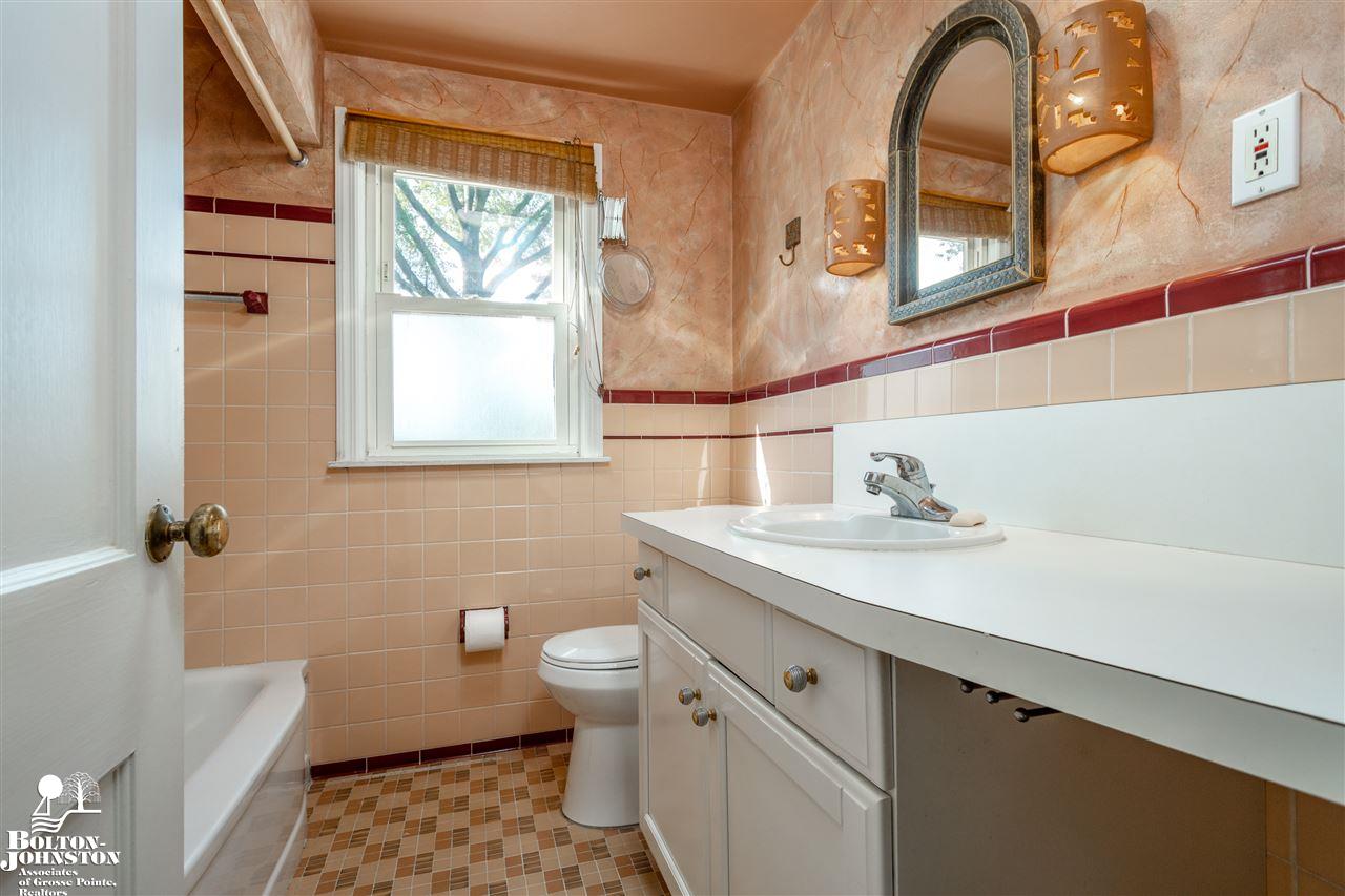 1231 Torrey Road Grosse Pointe Woods, MI 48236 - Photo 22 of 41