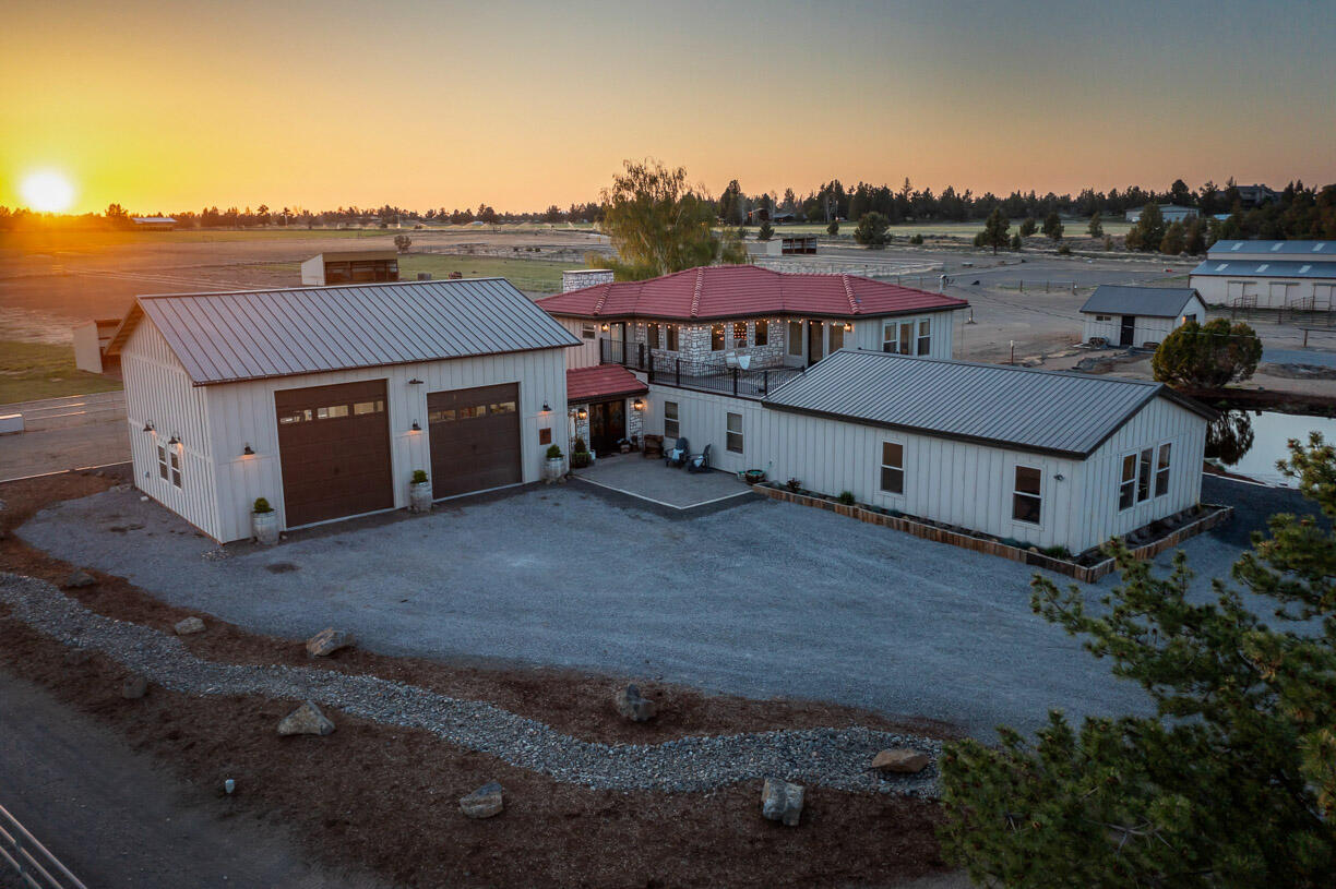 24166 Dodds Road Bend, OR 97701 - Photo 47 of 62