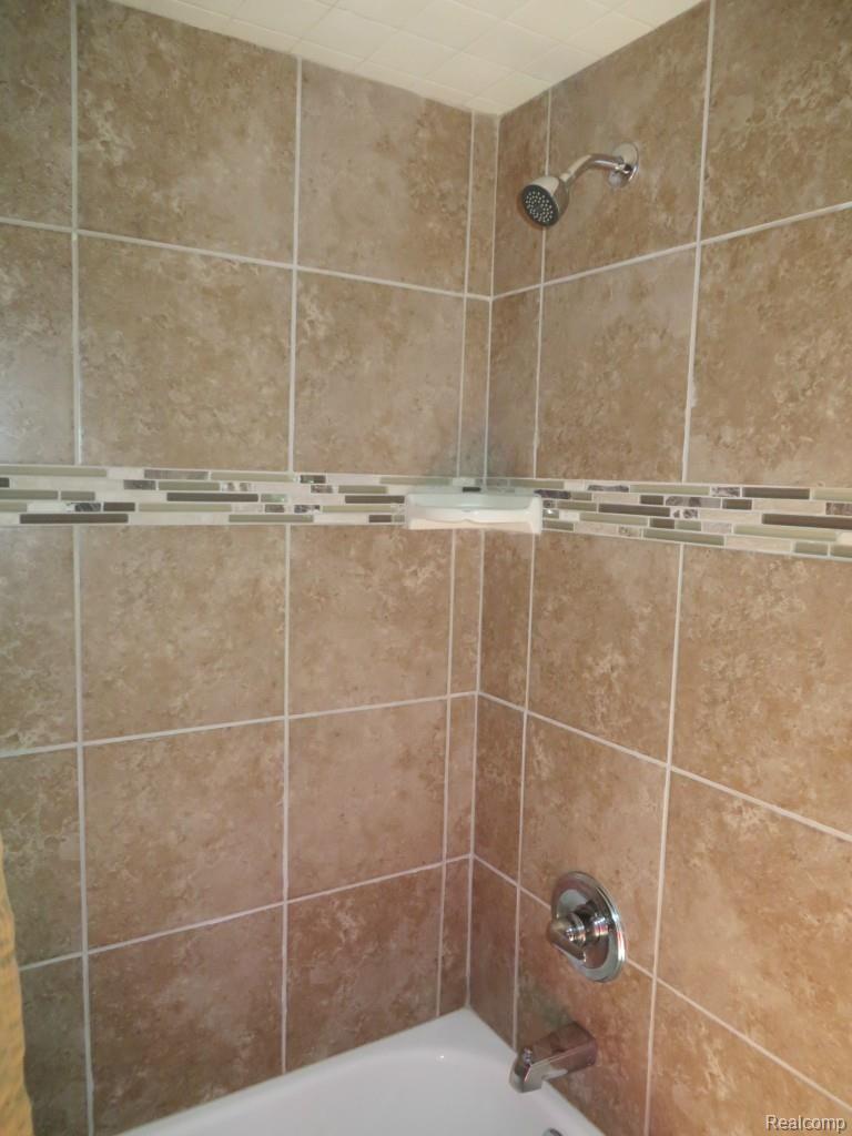 44768 Hanford Road Canton, MI 48187 - Photo 15 of 22 IMG_0928.jpg