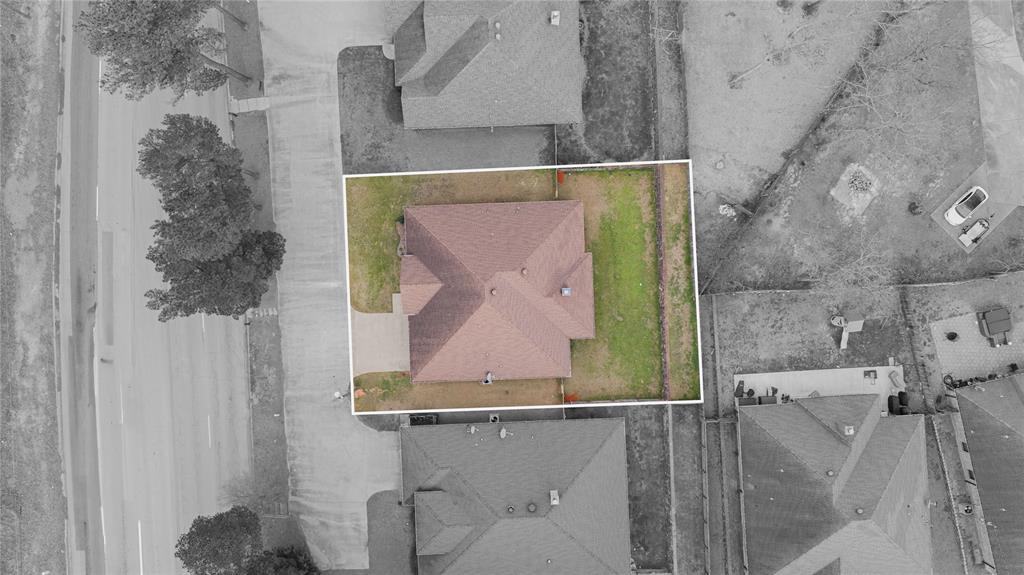 2114 West Hawkins Parkway Longview, TX 75605 - Photo 25 of 27 a bathroom with a bathtub and shower