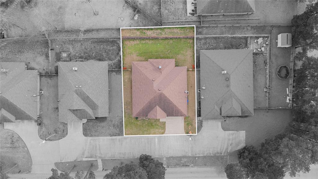 2114 West Hawkins Parkway Longview, TX 75605 - Photo 27 of 27 a bathroom with a shower