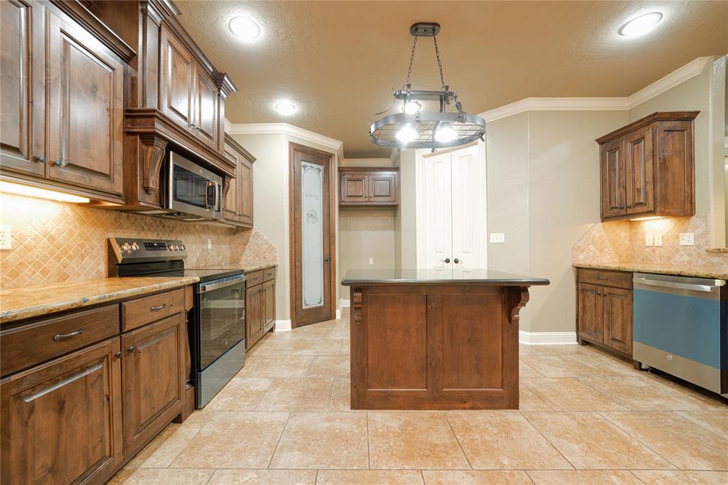 2114 West Hawkins Parkway Longview, TX 75605 - Photo 9 of 27 a large kitchen with stainless steel appliances granite countertop a stove and a sink