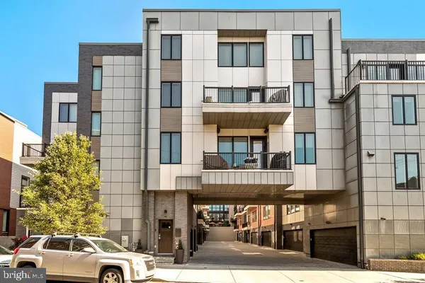 $5,000 | 305 Green Street, Philadelphia, PA 19123