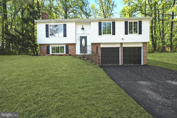 $825,000 | 9203 Fox Lair Drive, Burke, VA 22015