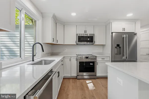 $825,000 | 9203 Fox Lair Drive, Burke, VA 22015